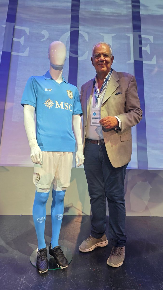 brunosiciliano7's tweet photo. #Azzurra come il #Mare
👕💯♾️🎠⚽️🫶💙
Stupenda! Il punto di azzurro come ai tempi di #D10S, senza bordini bianchi, senza date come sulla sua tomba 🙏
#SSCN
#pecientanne
#Napoli100
#D10Seterno https://t.co/Jbg3GmWIWC