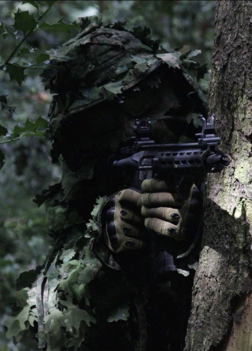 Sean_C_B_E's tweet photo. Wearing @kickingmustang Ghillie suit, Boonie and Balaclava (plus mesh camouflage). I had been using a DMR all day and swopped to a @Novritsch SSR4 for a game called infected. #airsoft https://t.co/9JMtF4hjeI