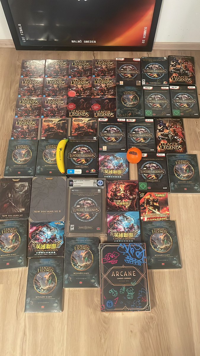 whitecloud7777's tweet photo. @goalstudiojapan @CaybayLavy I need a faker shirt I’m the number 1 of video game collector in league of legends games so faker plz visit my collection https://t.co/xqY3uevaoc