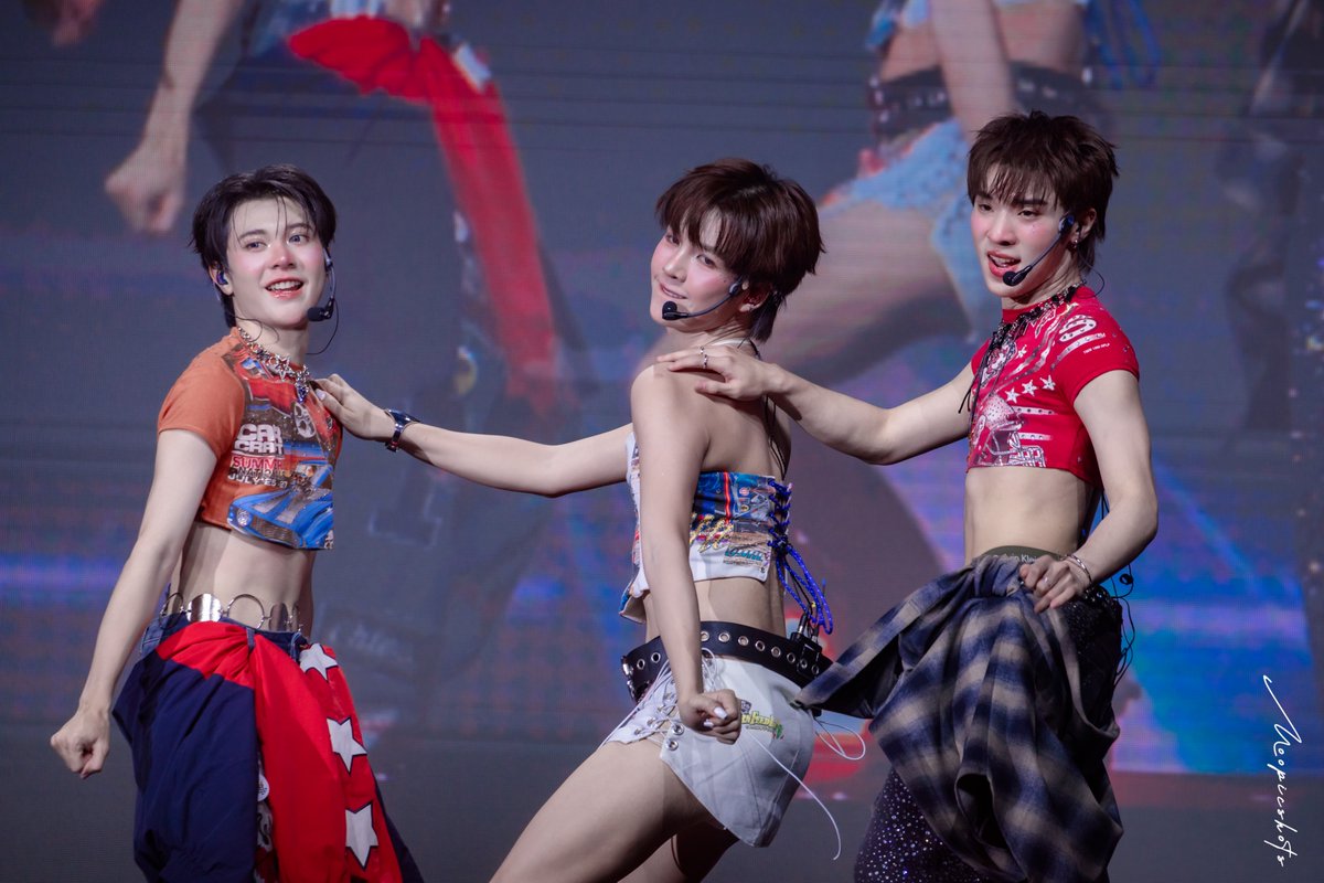 InfinityFSci's tweet photo. ยอมแล้วโหม๋วววว พี่ยอมแล้วววว 
เกือบสิ้นชื่อที่ mcc hall บางแค 
เจอแก๊งนี้เข้าไป พี่ยอมเลย 

—• @golfpasatorn @basjtr @tonliew_mtp 
@oattrttt @cooheartt

LAST MEMORY WITH FOUREVER YOU 
#FoureveryouFarewellParty
#oattrttt #tonliewmtp
#golfpasatorn #cooheart #bbasjtr
#Moopicshots https://t.co/igHZgBJLbS
