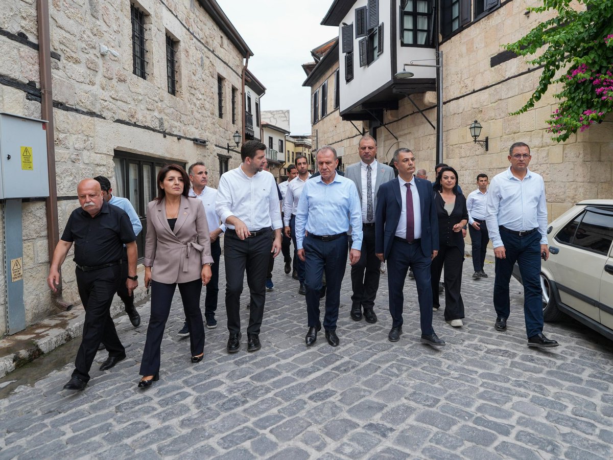 aliboltac's tweet photo. Mersin Büyükşehir Belediye Başkanımız Sayın Vahap Seçer ile birlikte tarihi kent merkezimizde incelemelerde bulunduk.

Tarsus’umuzun tarihi kimliğini koruyacak çalışmaları yerinde değerlendirerek, atılacak adımlar üzerine görüş alışverişi yaptık.

Kentimizin geçmişini koruyan, geleceğini güçlendiren adımları birlikte atıyoruz.