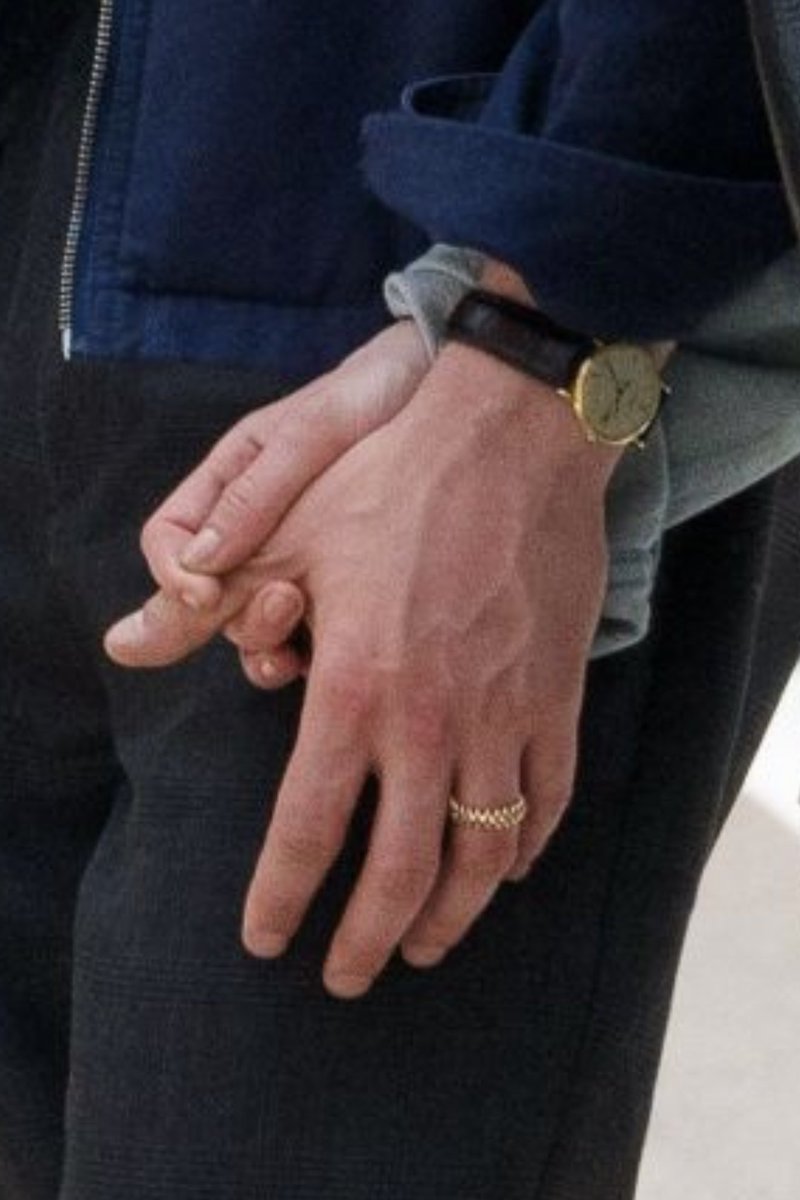 saintmalosunset's tweet photo. natalia holding onto charlie’s thumb 🫠 https://t.co/b6LEDYxKaD