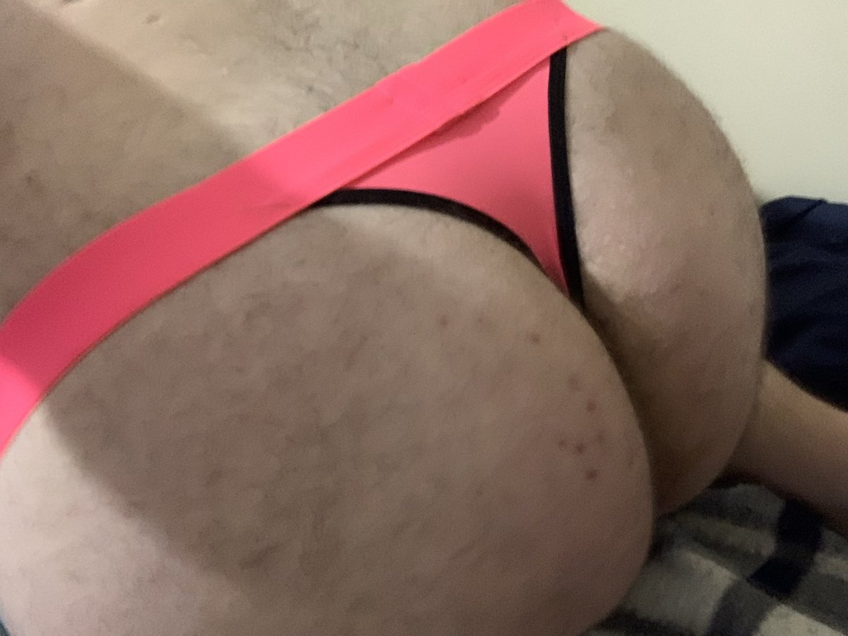 ale_bear_acl's tweet photo. Acabei de colocar essa jockstrap rosa e… puta que pariu, olha como ela deixa minha bunda empinada!

Quem quer vir tirar essa peça com os dentes?

Para collab chama na DM

#CHUDAİ https://t.co/mxU45bS8tI
