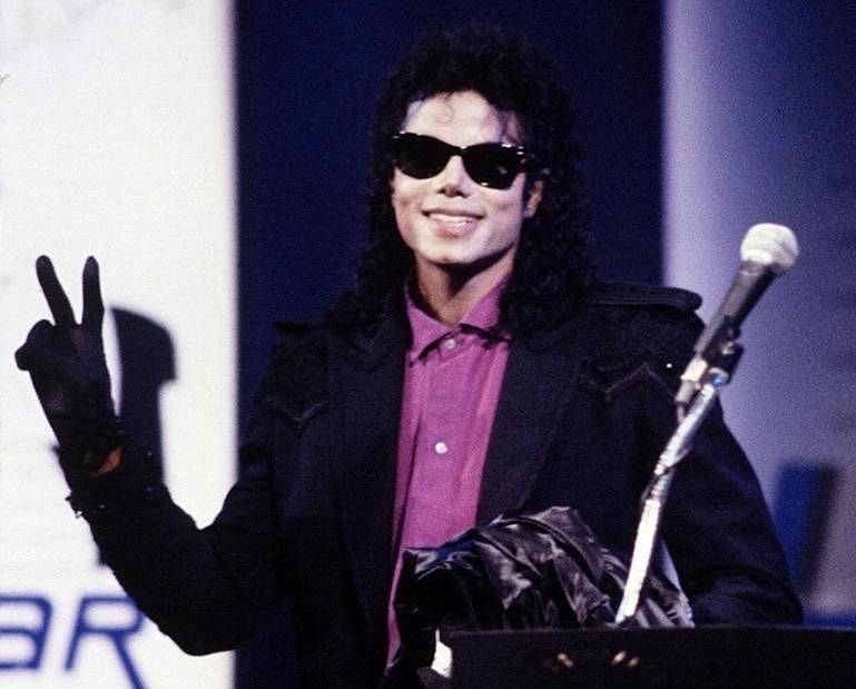 alloverrbaby's tweet photo. i’m not arguing with michael jackson at the la gear press conference in 1989 whatever you say handsome https://t.co/UZ8RlQs6TI