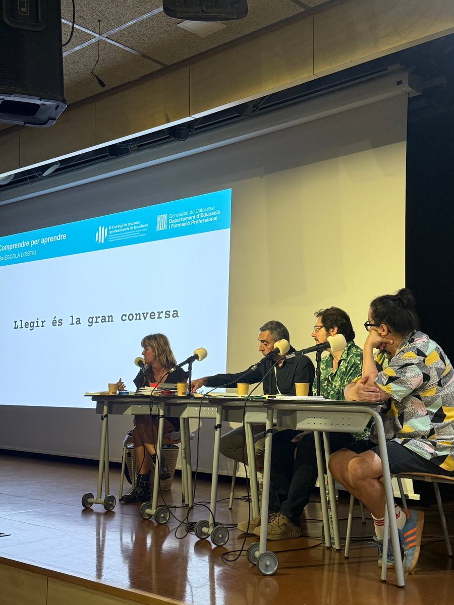 Col·legi de docents tweet media
