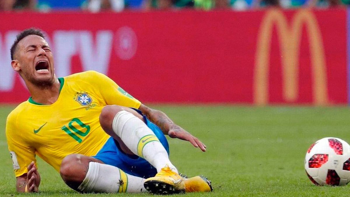 alvaropereirajr's tweet photo. Que essa figura ridícula, mimada, falsa e mercenária, que tanto mal faz ao esporte e ao país, seja logo esquecida, e mofe pra sempre em seu habitat natural, a lata de lixo da história. https://t.co/LDDrzrYrww
