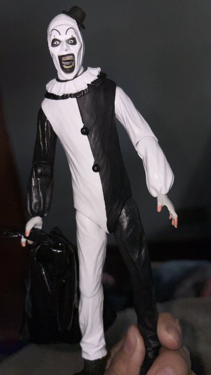 painsufferingg's tweet photo. Art the clown figure next is my alien dad Omni man 👌 https://t.co/lpFsUkudYz