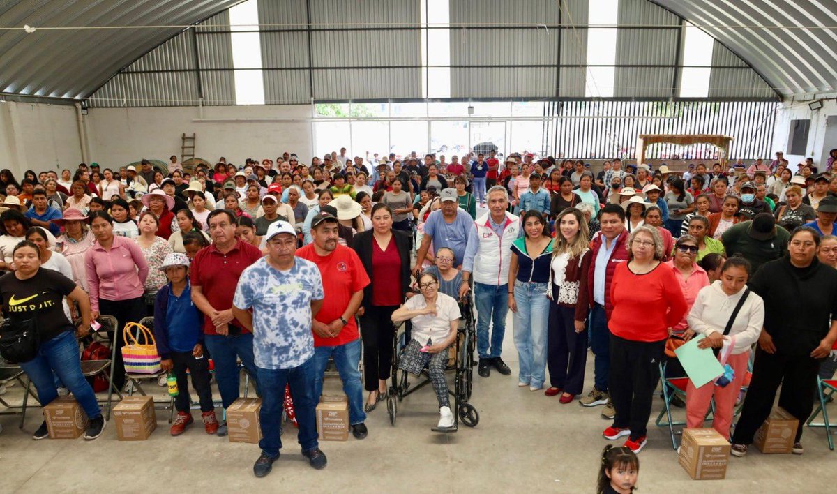 DifPueCapital's tweet photo. En San Francisco Totimehuacan y Santo Tomás Chautla acercamos Alimentación Imparable, un programa que fortalece la seguridad alimentaria y apoya la economía de las familias. 📦🫂 https://t.co/pQmIbuUeSa