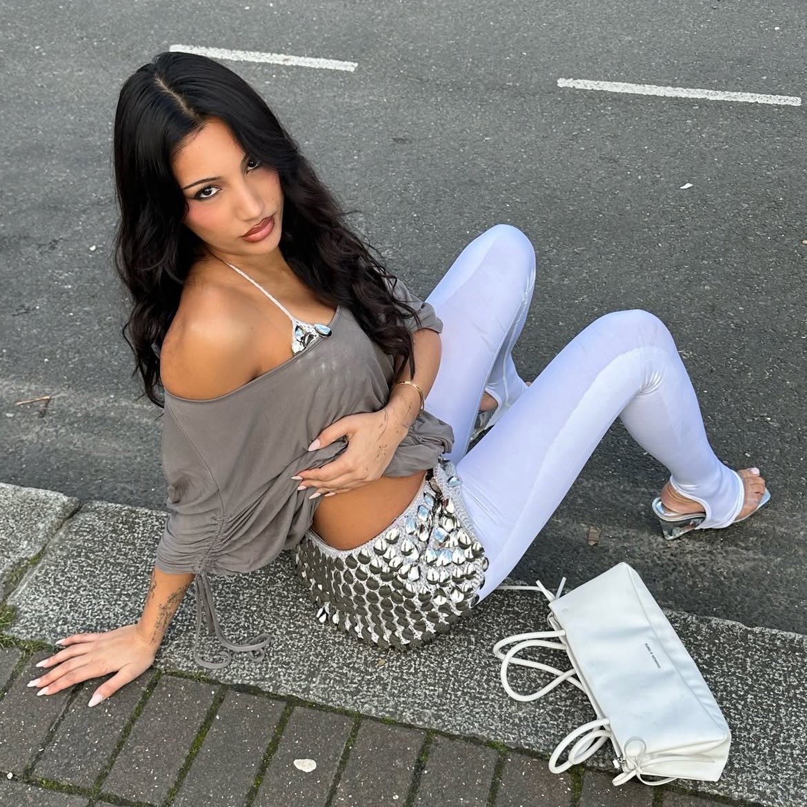 latibulex's tweet photo. Say WHATEVER you want but this girl IS the star of this season, everything revolves around her for a reason and I can’t wait for her to get out and see how people only talk about her 🙂‍↔️ jasmine’s villa wallah #loveisland #loveislanduk https://t.co/JXQRKtig7Z