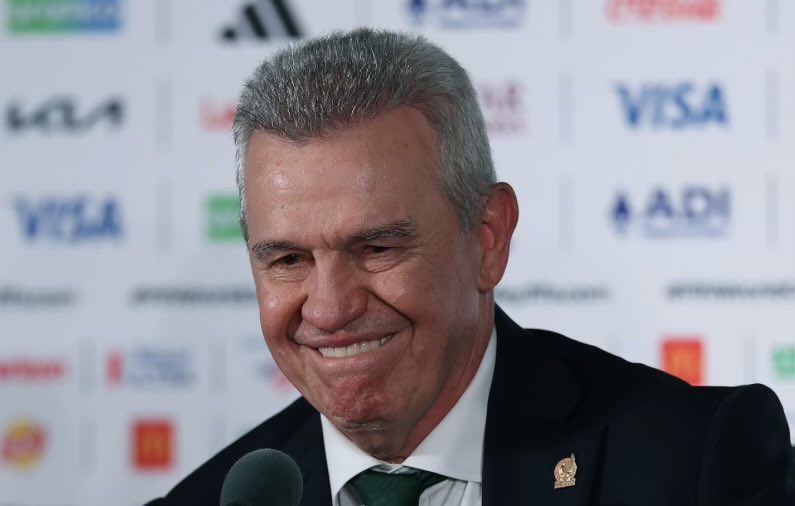 SoySimpsonito's tweet photo. - Solo veo rostros preocupados por la eliminación de México en el mundial... Excepto por Javier Aguirre, él se ve muy bien.

- *¡Pero si es el peor día de mi vida!* https://t.co/pCiSqBJ1zc