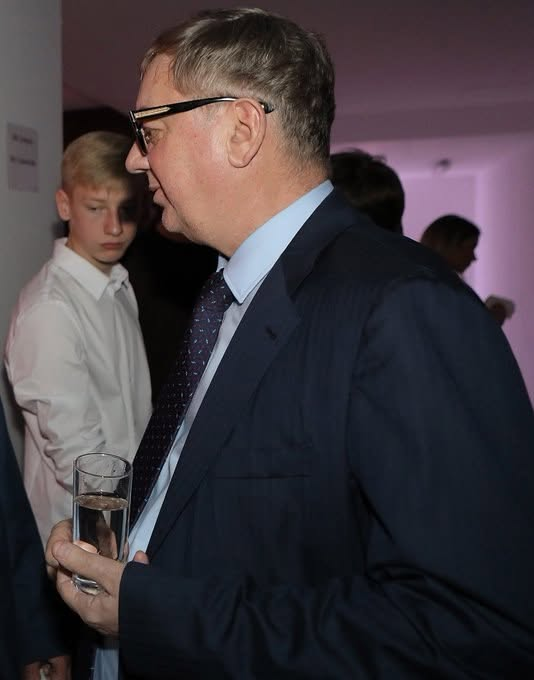 piiiotrek1's tweet photo. Coraz mniej naszych pasiastych chłopaków w @KSCracoviaSA, a będzie o nich jeszcze trudniej...😢
WUJO @oskarwojcik_ to na pewno jeden z moich największych ulubieńców, którego obserwuję od dobrych kilku lat. Pamiętam go doskonale jeszcze jako takiego małego blondasa na Wielickiej. https://t.co/CgRKyTSMsW
