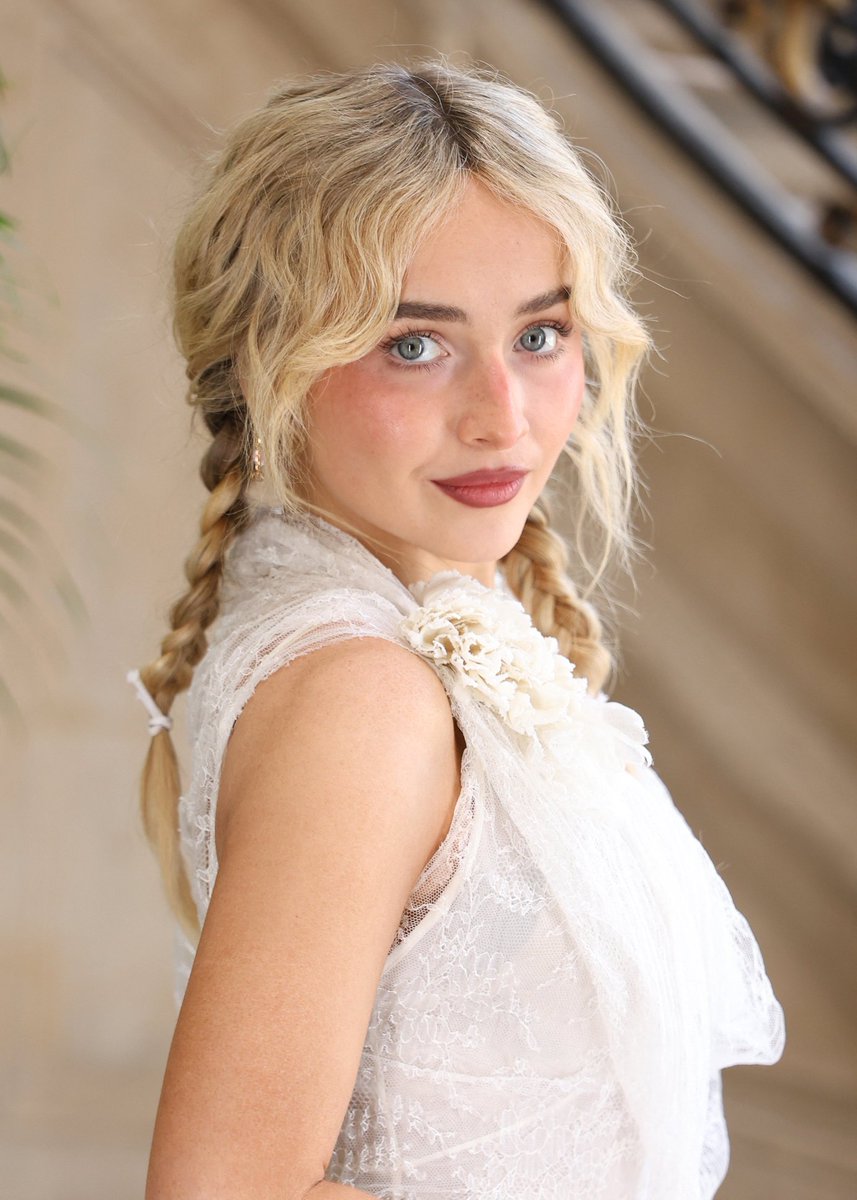 SCANews_'s tweet photo. 📸| Sabrina Carpenter for the Dior fashion show today in Paris https://t.co/hCyP429pUj