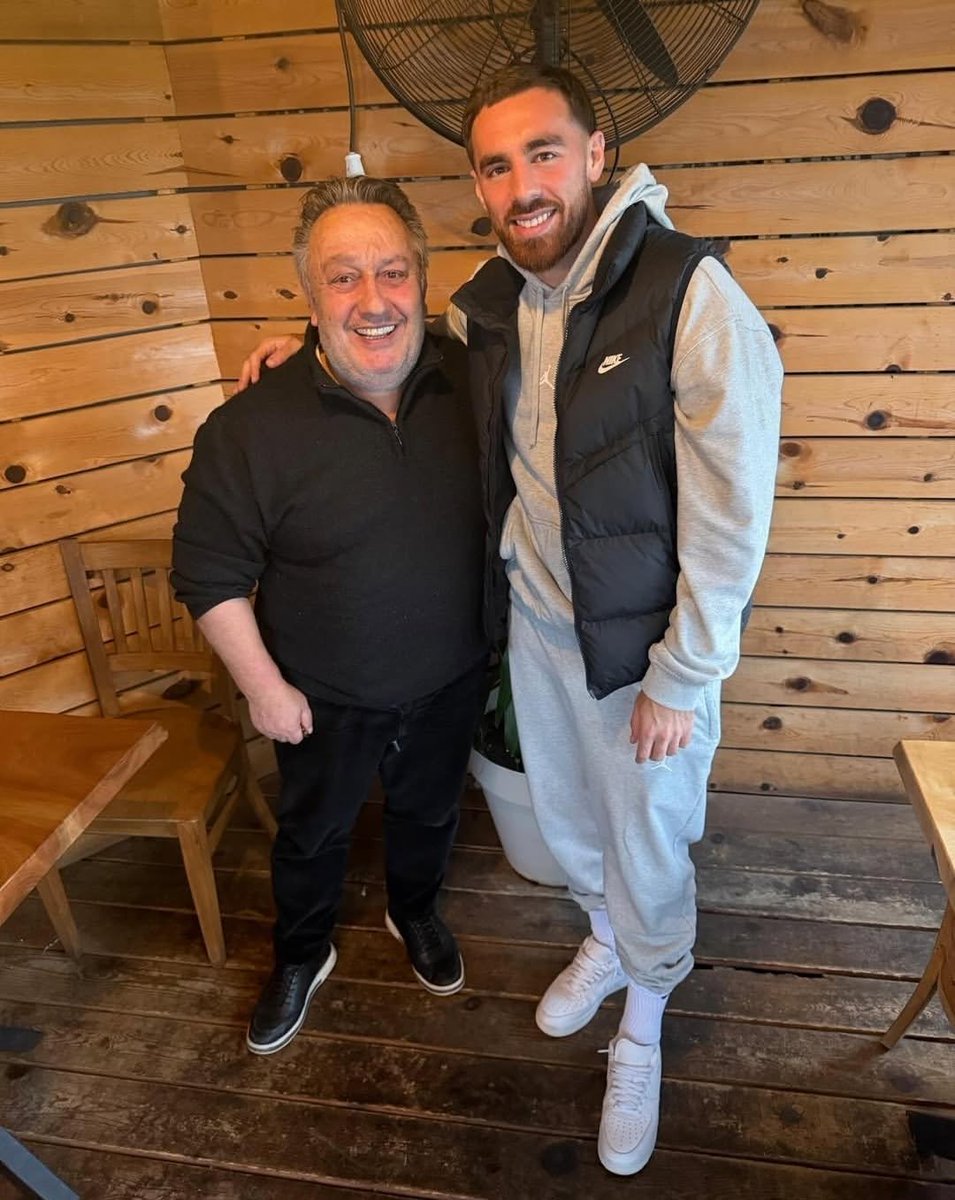 PerignomDom's tweet photo. ronaldo’num sahadaki büyüklüğü https://t.co/Cst9AnCgff