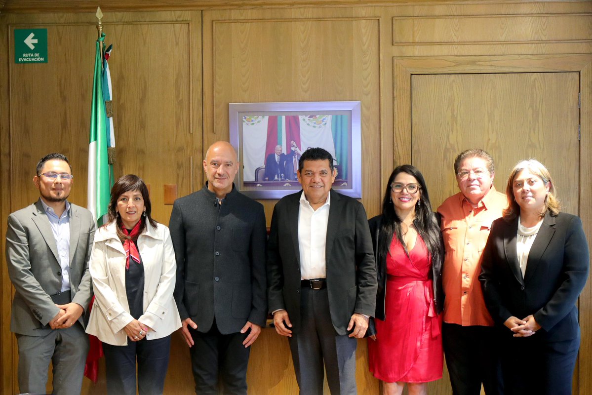TabascoJavier's tweet photo. Nos reunimos en la Ciudad de México, con el Secretario de Infraestructura, Comunicaciones y Transportes, Ing. Jesús Esteva Medina; con quien mantenemos una coordinación estrecha para avanzar en los proyectos de modernización y mejoramiento de las condiciones de vida de las familias tabasqueñas. 

Como siempre, agradezco el apoyo y el cariño de nuestra Presidenta @Claudiashein, por el pueblo tabasqueño.