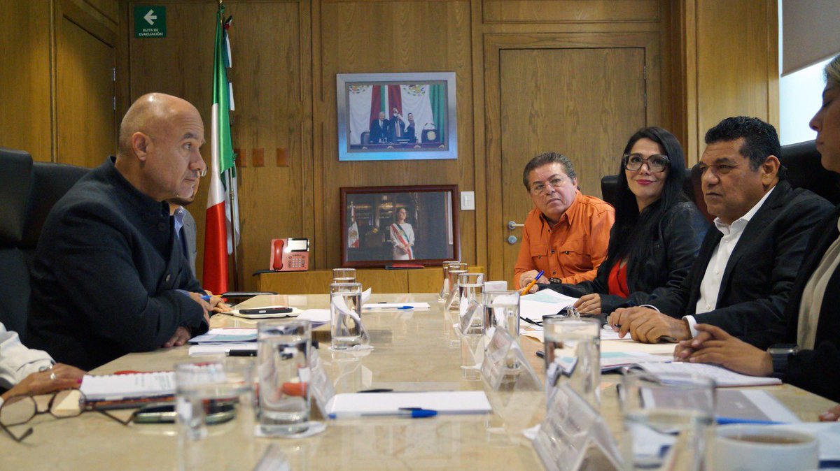 TabascoJavier's tweet photo. Nos reunimos en la Ciudad de México, con el Secretario de Infraestructura, Comunicaciones y Transportes, Ing. Jesús Esteva Medina; con quien mantenemos una coordinación estrecha para avanzar en los proyectos de modernización y mejoramiento de las condiciones de vida de las familias tabasqueñas. 

Como siempre, agradezco el apoyo y el cariño de nuestra Presidenta @Claudiashein, por el pueblo tabasqueño.