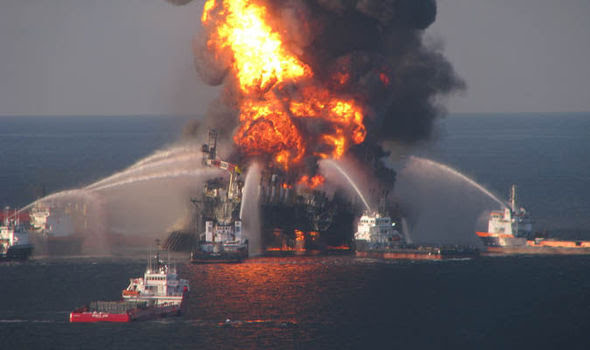 HistoryMattersX's tweet photo. Two rescuers died in their fast rescue craft - crew from the rescue ship 'Sandhaven', that played a pivotal role rescuing survivors of the Piper Alpha disaster - the world's deadliest offshore oil and gas industry tragedy.
🏴 #Aberdeen #Oilplatform #Scotland
🌷 4/... continued https://t.co/2hSNWqX8on