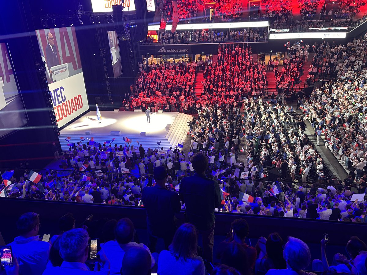 FayzaBasini's tweet photo. La campagne présidentielle est lancée avec une belle énergie hier à l’Adidas Arena !

Nous étions plus de 5 000 personnes réunies autour d’@EPhilippe_LH. Un discours fort, sincère et ambitieux, qui remet enfin l’avenir de nos enfants, l’école, le mérite et la République au cœur du projet pour la France.

#AvecEdouard #CroireEnNous 🇫🇷