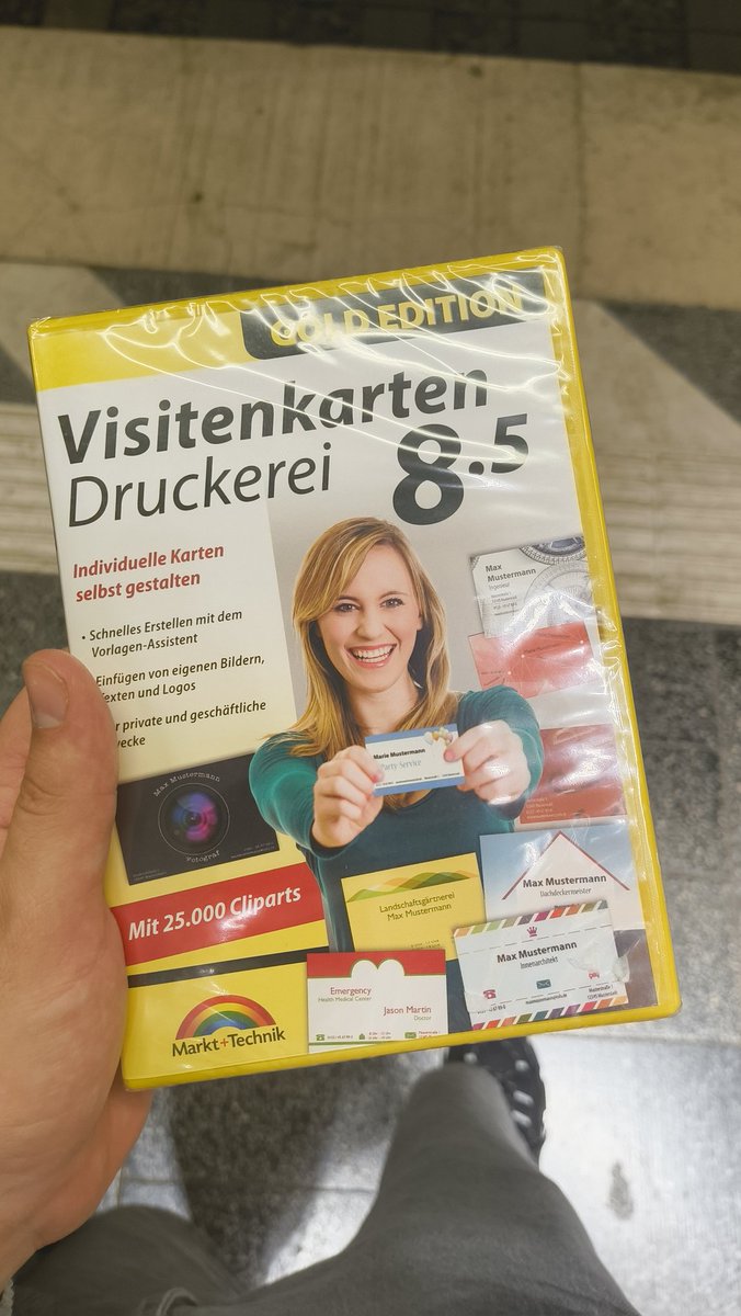 Todatschu's tweet photo. Pro Tip: Auf langen reisen immer etwas gutes zu lesen dabeihaben https://t.co/VMykSOdAkQ