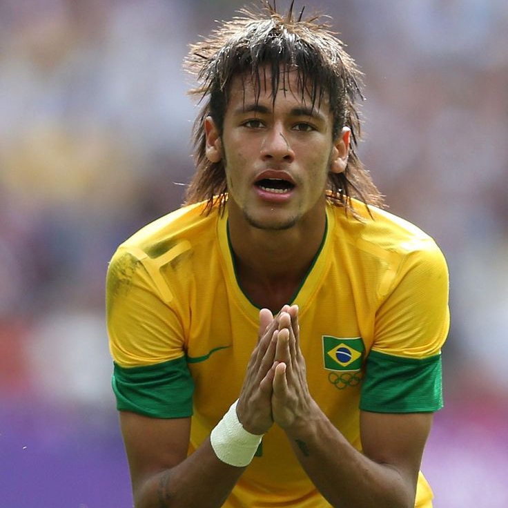 FIFATRADEBRASIL's tweet photo. Só tem uma coisa que na minha opinião salvaria a seleção brasileira:

- Todos os jogadores se comprometerem a ficar jogando no Brasil até pelo menos os 20 anos. Se formar aqui, entender o que é o futebol daqui. Criar uma conexão com algum time.
O Neymar fez isso, ele mesmo falou que queria jogar aqui pelo menos 4 anos, depois saiu e virou o que virou...

O Neymar mostrou o que precisa ser feito.