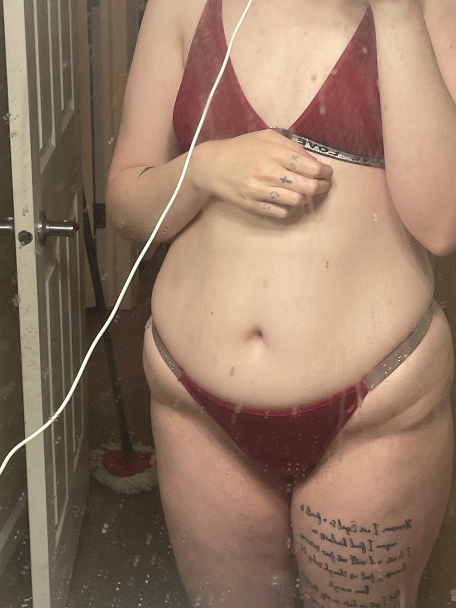 Hannahsback2004's tweet photo. Slipped into something more comfy:) #nsfwtwtًً  #nsfw #moothunt〃・ #milf https://t.co/QqZPwtRy3h