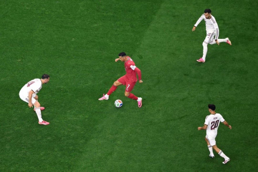 7zlttan's tweet photo. بعمر 41 عام مازلوا يحتاجون 3 لاعبين لايقافه 🐐 https://t.co/iTeU0p9si7