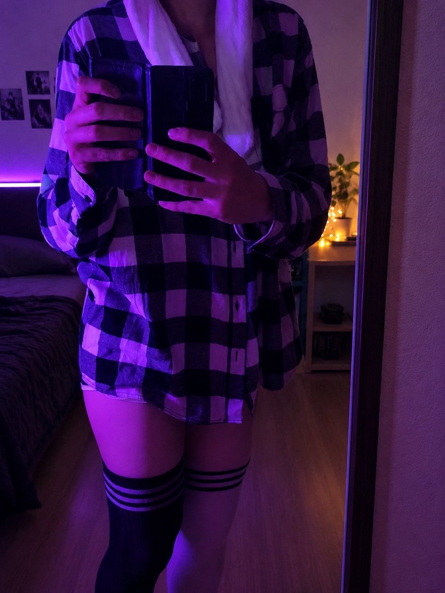Sarah_furry90's tweet photo. ✨ "Purple lights, peaceful nights^^^ https://t.co/J3HjO4AVOR