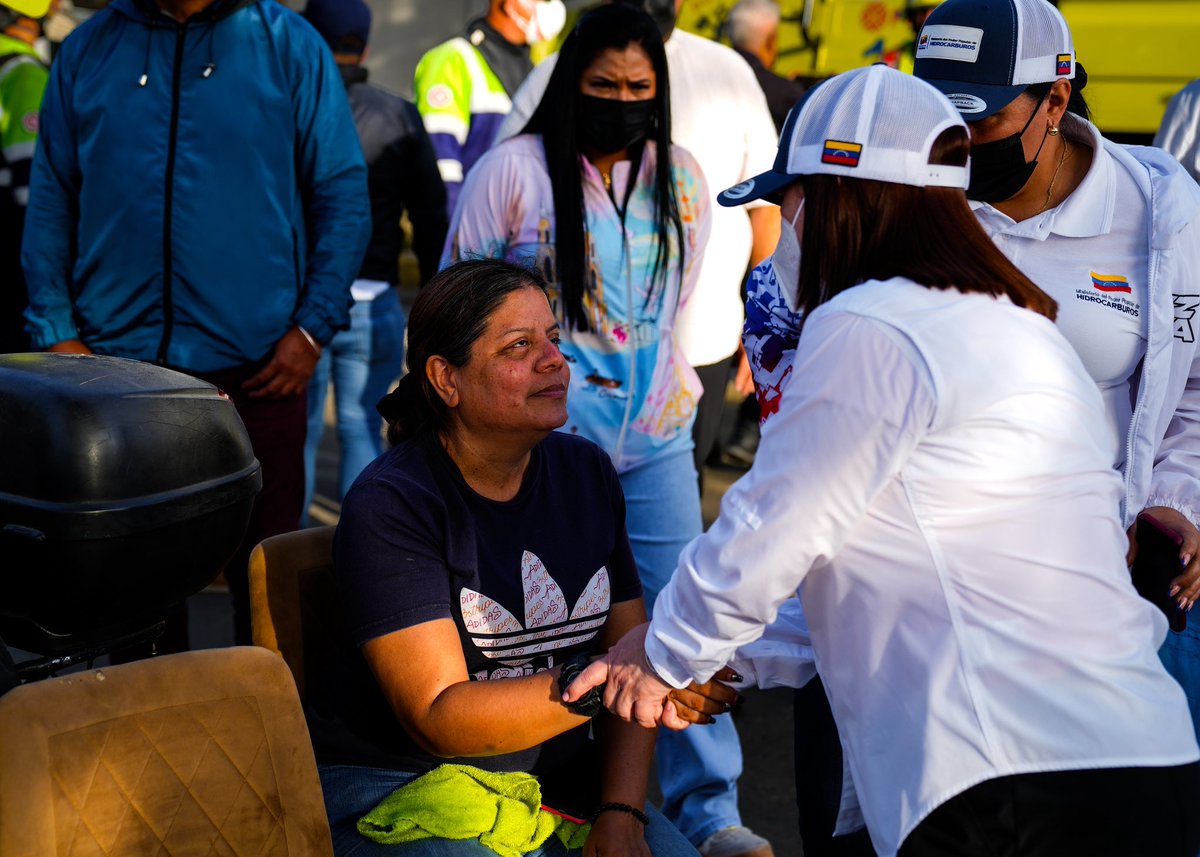 PDVSA's tweet photo. Con maquinaria pesada, ambulancias y equipos especializados, nuestra industria se mantiene en pie de lucha para garantizar el salvamento y resguardo de nuestro pueblo. https://t.co/anrlbEOri7
