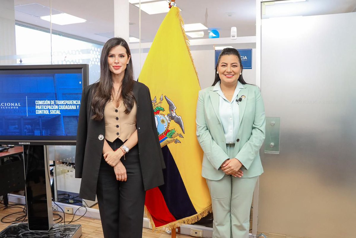 AMEcuador's tweet photo. La presidenta de la AME, @YuriColoradoEsm, participó en la Comisión de Transparencia, Participación Ciudadana y Control Social, junto a delegaciones de la Vicepresidencia de la República y la Policía Nacional del Ecuador, para tratar el proyecto de ley orientado a prevenir y erradicar el reclutamiento y utilización de niñas, niños y adolescentes en el crimen.

Desde la AME ratificamos el compromiso de los 222 cantones del país con la protección, el cuidado y la seguridad de la ciudadanía.🇪🇨
