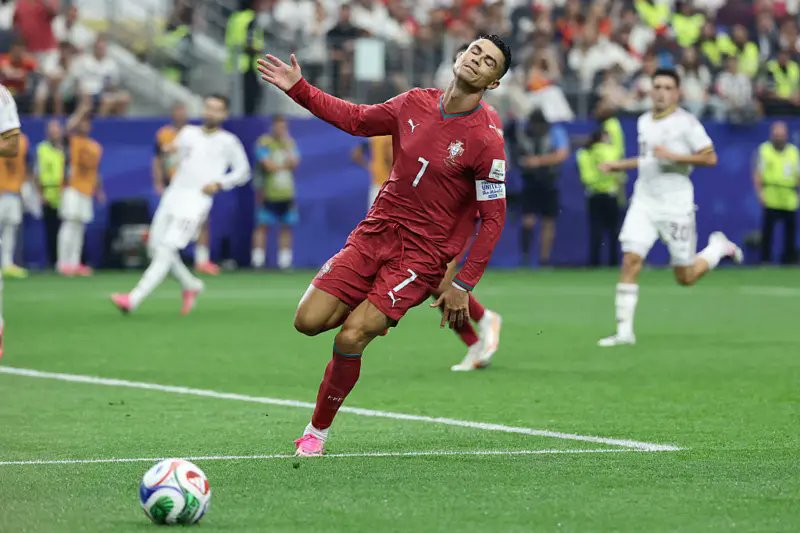 SarahCsgoLuck's tweet photo. Portugal 0-0 Spain

How much longer is Roberto Martinez giving Cristiano Ronaldo, then?

I'd be having a look at Goncalo Ramos now.
#Portugal #Spain #Roberto #Ronaldo #Yamal #Football #Fifa #Worldcup #Martinez #Couch #Ramos https://t.co/e8YXgofCDO