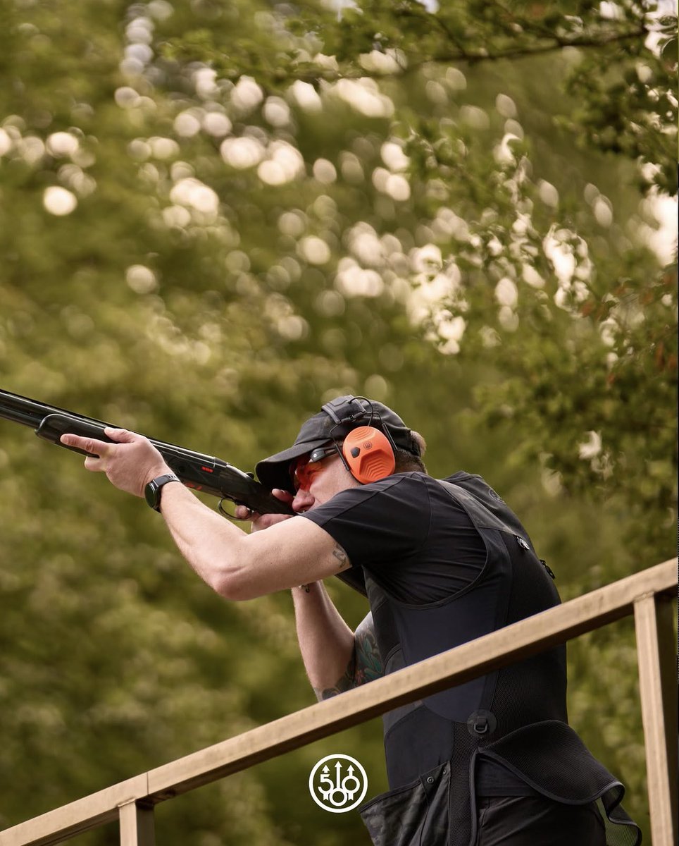 beretta_japan_'s tweet photo. シューティングベスト、キャップ、バックパック、カートリッジバッグ、ガンケースには、ベレッタ創業500周年を記念するディテールを採用。それぞれの製品が持つテクニカルな機能美と調和するよう、洗練されたデザインに仕上げられています。
#Beretta500 #LegacyForgesTomorrow https://t.co/qsZg6PS7uC