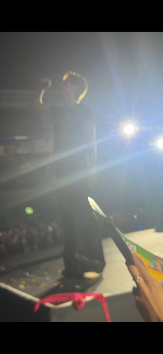 gothniing's tweet photo. O Allianz ainda vai me pagar por causa dessa luz horrenda que acabou com os meus videos 👎 https://t.co/8BFCto5w3F