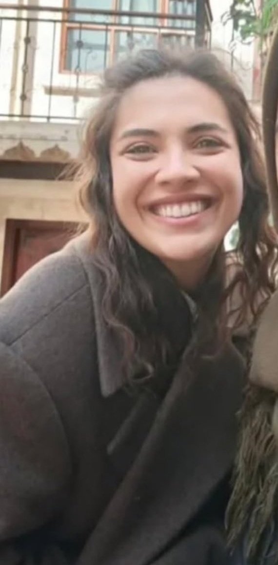 ImPinkiss's tweet photo. Wondering how many times he shared his jacket with her🤔🤔🤔🤔
#BiranDamlaYılmaz
#Ilhanşen
#IlDam
#HalefKöklerinÇağrısı https://t.co/0nt7jWV3Jr