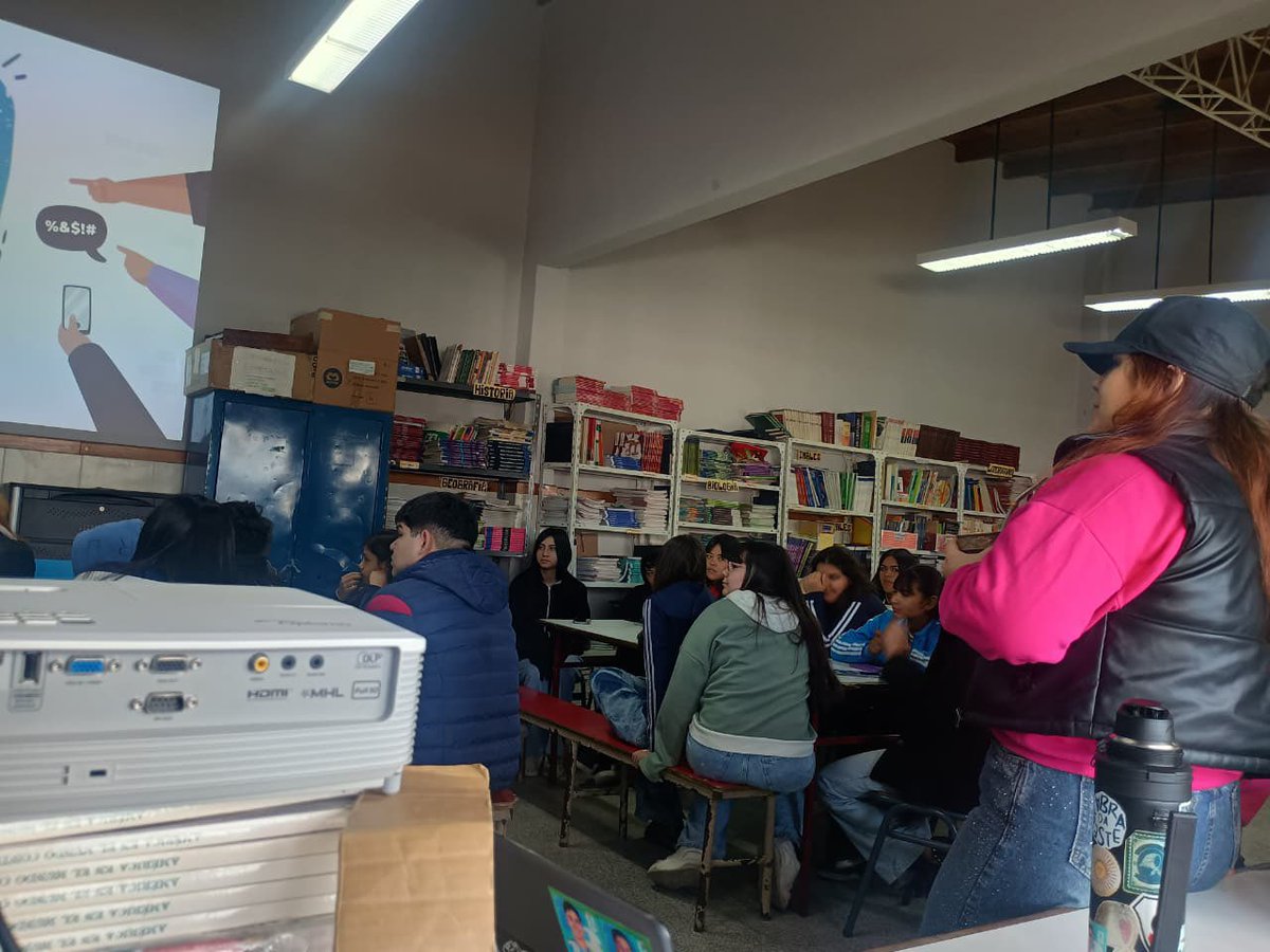 SanJustodppba's tweet photo. BASTA PARA MI, BASTA PARA TODOS ✋🏼
Visitamos las escuelas de La Matanza con este taller que busca concientizar sobre el hostigamiento escolar y los efectos negativos que tiene en los estudiantes involucrados. https://t.co/hk9IyG5ZH1
