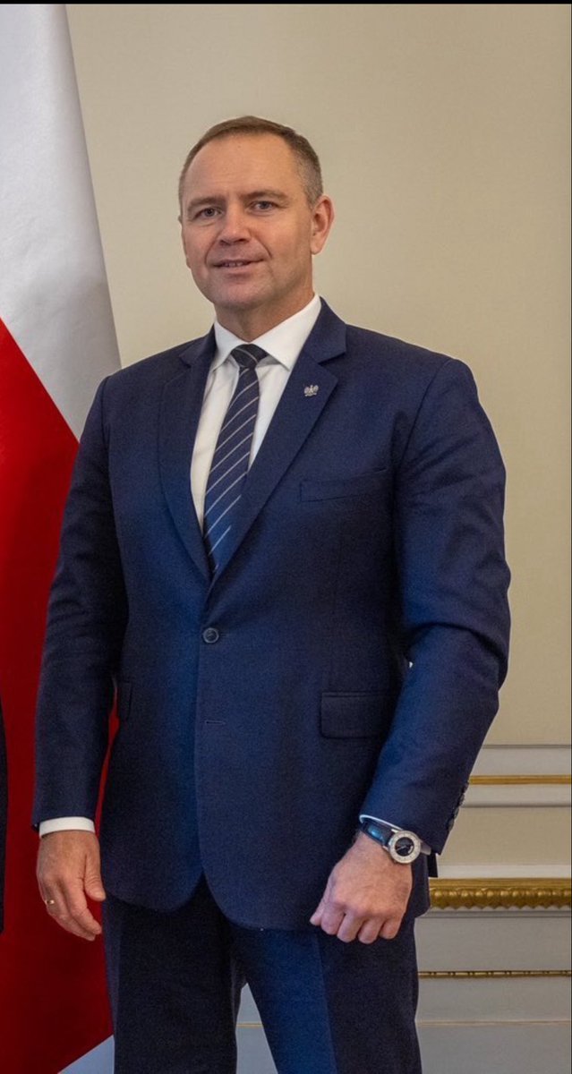 antyKremlak's tweet photo. typ naprawdę ma aparycję dresa, który w bramie zapierdoli Ci portfel i zegarek https://t.co/VmknuHWT03