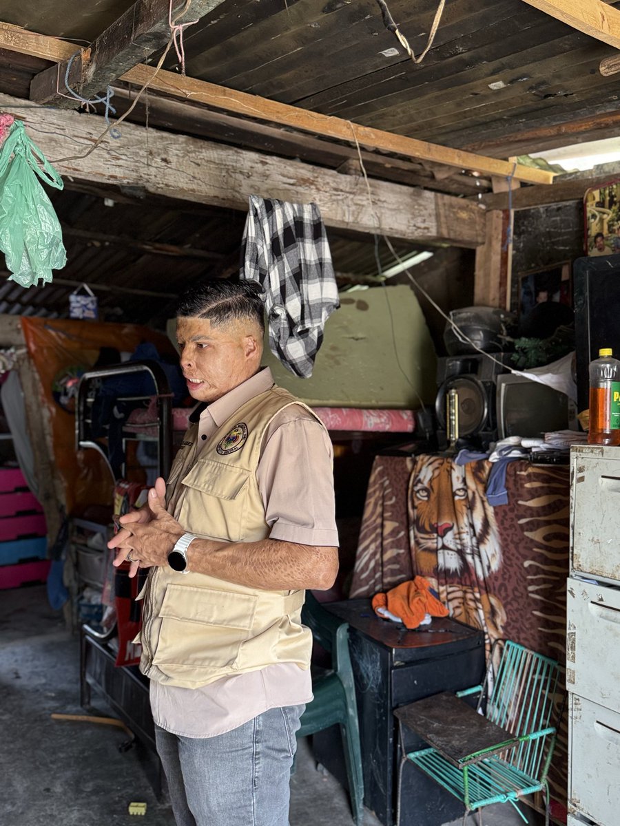EverVelasquezhn's tweet photo. Hoy estuve en el hogar de una madre luchadora en la Colonia Nueva Suyapa, compartiendo un momento para entender de primera mano las necesidades de su vivienda. Estar con la gente, escuchar sus historias.🇭🇳🫶🏻 https://t.co/FotxASHKLQ