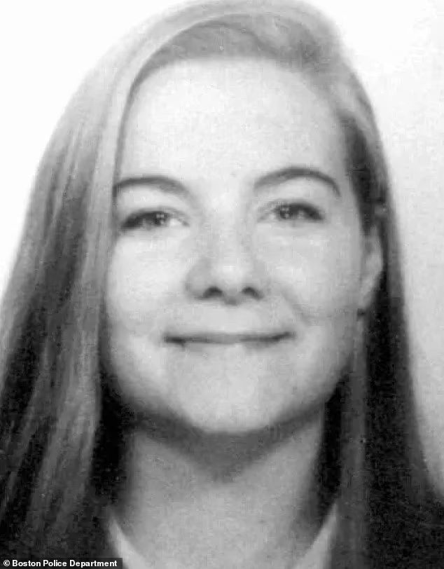 CrimeTalkNet's tweet photo. MYSTERY OF THE BOSTON NANNY FOUND CHOPPED IN HALF AFTER WINNING THE LOTTERY AND MOVING TO AMERICA

Boston has been haunted for decades by the gruesome unsolved murder of a 20-year-old Swedish au pair. Karina Holmer disappeared around 3 a.m. on June 23rd, 1996, after a night out. Roughly 12 hours later, only the upper half of her body was found stuffed in trash bags inside a dumpster.

Investigators believe she was strangled with a rope or cord before being cut in half, likely with a saw. Her body had been washed, and the lower half has never been recovered.
Holmer had moved to the United States just months earlier after winning 10,000 Swedish crowns in a lottery. She was working as a nanny for a family in Dover, Massachusetts, and frequently stayed at their Boston loft on weekends.

On the night she vanished, she had been drinking heavily at the Zanzibar Nightclub with other nannies using a fake ID. She became separated from her friends after being asked to leave the bar. Witness accounts placed her walking alone on Tremont Street. Some reported seeing her get into a car, talk to a homeless person, or interact with a local man who later died by suicide.

More than 300 people were interviewed. The only evidence included a partial fingerprint on the garbage bag and rope marks on her neck. No crime scene was ever located.
Boston Police Superintendent Paul McLaughlin said every tip has been thoroughly investigated, but the case remains open. Authorities continue to search for both the killer and the missing half of Holmer’s body.

The young woman who came to America full of hopes and dreams left behind a family forever shattered by unimaginable loss. The murder is still unsolved.