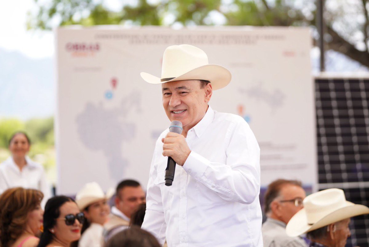 AlfonsoDurazo's tweet photo. Con el programa “Techos Solares para el Bienestar”, llevamos energía limpia a los hogares, así las familias reducen hasta un 70% del costo de su recibo de luz.

El Plan Sonora también significa ahorro, justicia social y bienestar para quienes más lo necesitan.

#sonorasetransforma #tierradeoportunidades
