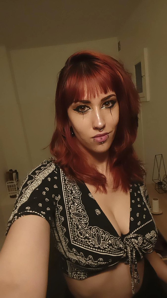 QueenFoxyberry's tweet photo. Cherche cabot à dresser et dépouiller !
 #findom #larbin #chastityslave #france    #atm #feetcontents #raque #domination
#feetfetısh #soles https://t.co/kyfGX1OrAc