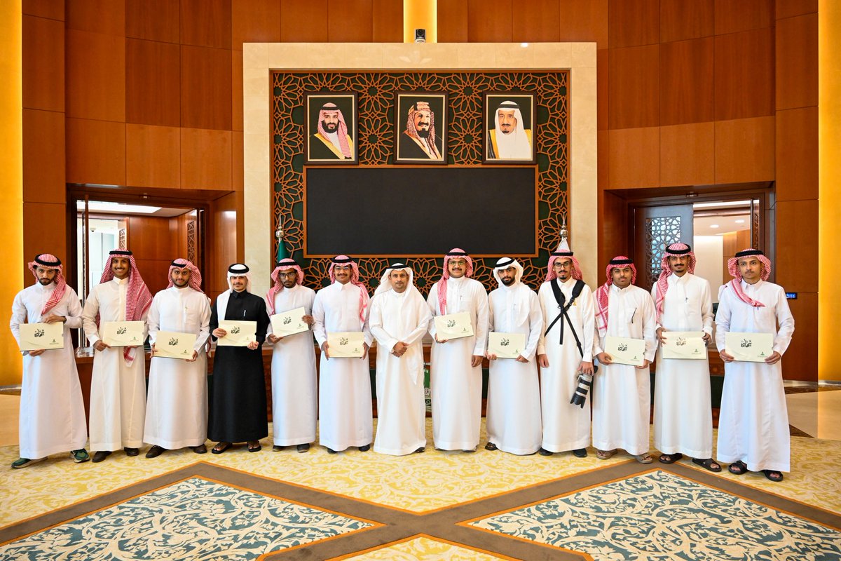 SAlzahraniSs's tweet photo. بكل فخر واعتزاز،
تشرفت بتكريمي من معالي سعادة رئيس جامعة الملك عبدالعزيز د. @tareefal ، وبدعم وتقدير من الرئيس التنفيذي للاتصال المؤسسي د. @mbfhrb ، وعميد كلية الاتصال والإعلام د. @anbajnaid ، و أ. @_kz44 
شكرًا لكل من منحني ثقته، وهذا التكريم دافع لمواصلة العطاء
#الملهمون https://t.co/zIrLD6iily