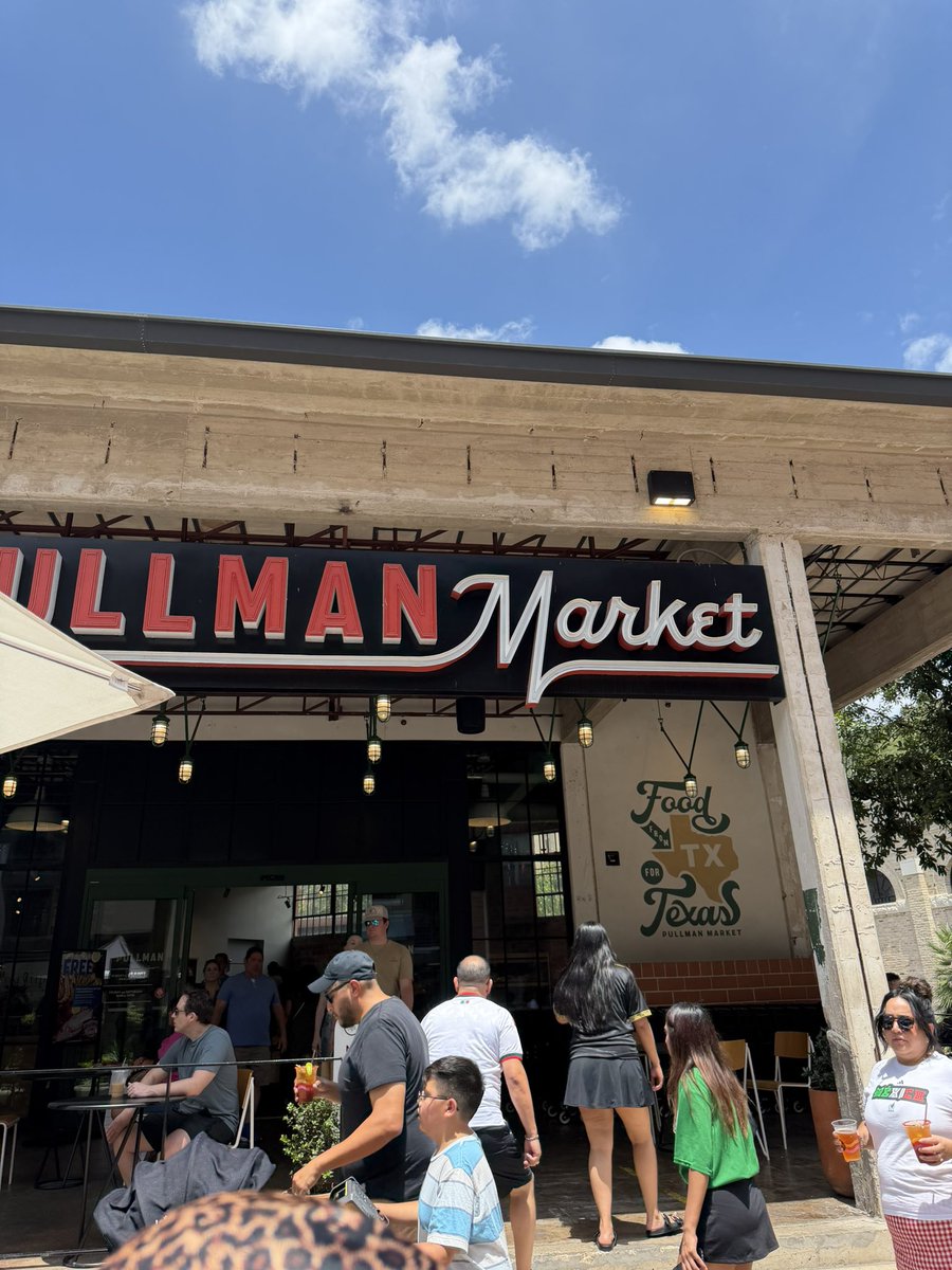 210twinn's tweet photo. me &amp; a farmers market on sunday 🤝 https://t.co/8ZIBoeyx5W