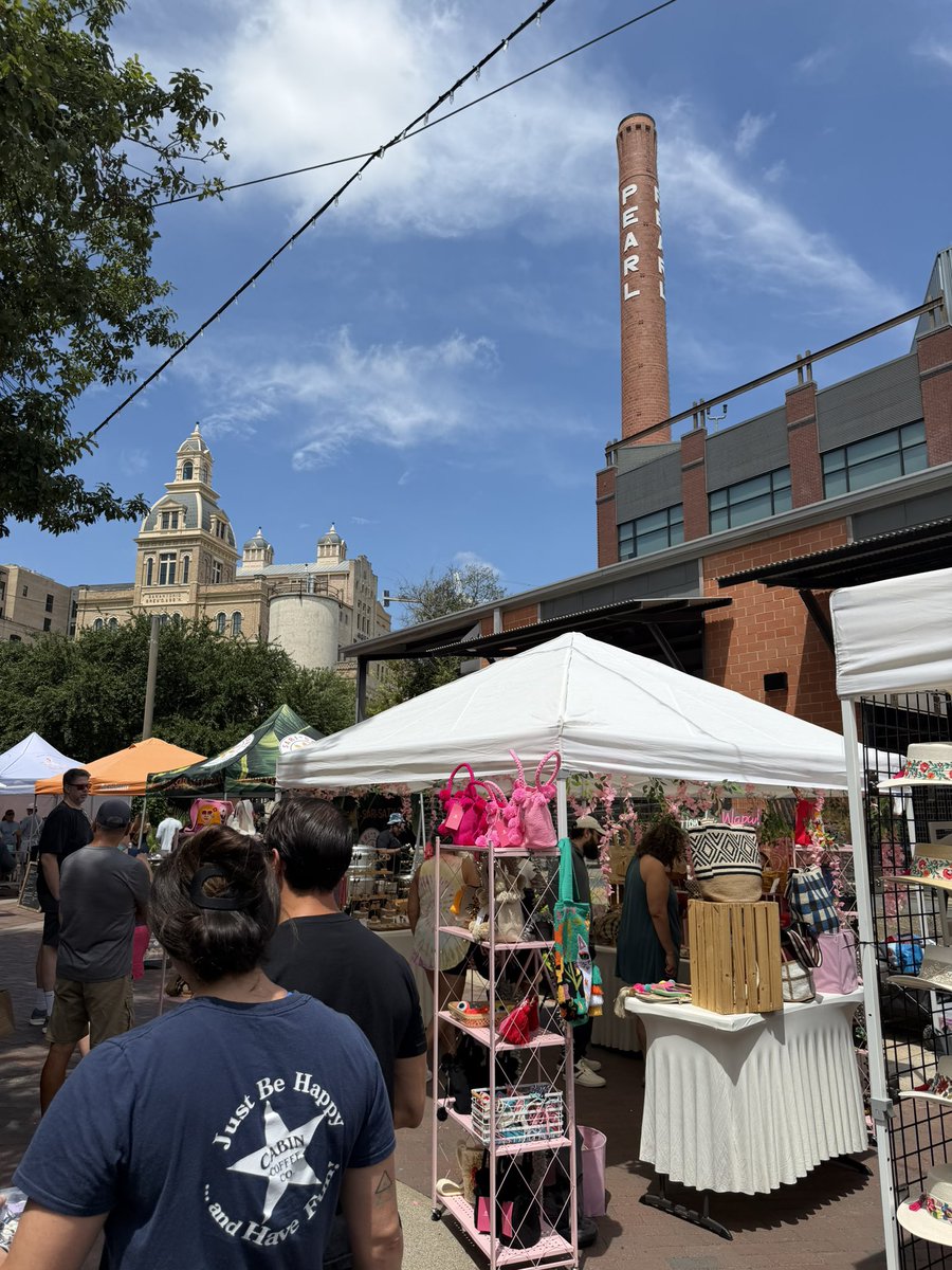 210twinn's tweet photo. me &amp; a farmers market on sunday 🤝 https://t.co/8ZIBoeyx5W