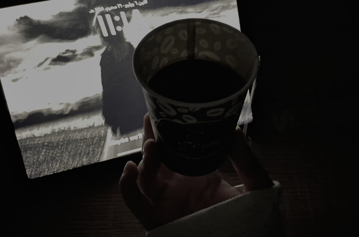 idk77n's tweet photo. “try’n catch the deluge in a paper cup” https://t.co/B7XrGGbwKh