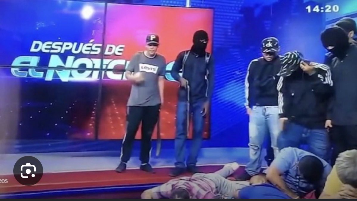 redgoatmx's tweet photo. @JoaquinVE5 @SuiGgeneris Jajaja sigue escupiendo para arriba algún día te caerá. poco a poco se están llenando de narcos! https://t.co/64Kr9rSQcy