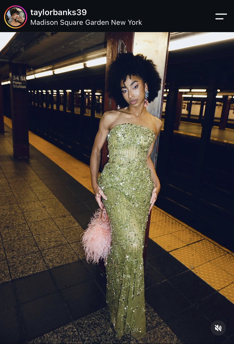 keriyouhome's tweet photo. i hadn’t seen anyone post taylor b yet!! STUNNING! https://t.co/xQ8snG37Si