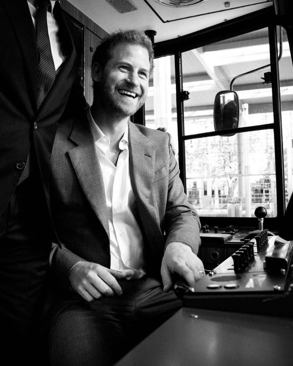 Momrocks50's tweet photo. Welcome Prince Harry so good your back for your charities you never forget 
Stay safe 🙏🙏 #PrinceHarry https://t.co/itV5Mxob0k