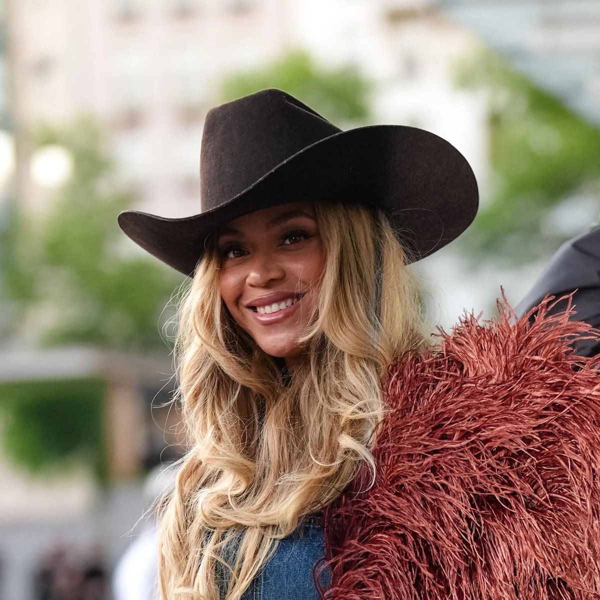 AMER1CASPROBLEM's tweet photo. Beyoncé is STILL clearing witchnika try again https://t.co/C2E6BjR49W