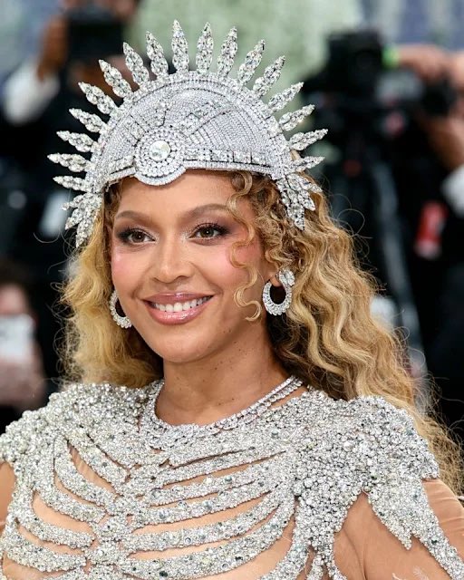 AMER1CASPROBLEM's tweet photo. Beyoncé is STILL clearing witchnika try again https://t.co/C2E6BjR49W
