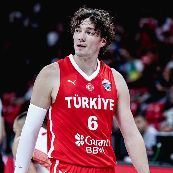 dogukannyildirm's tweet photo. 🚨 ÖZEL | Fenerbahçe için Cedi Osman ihtimali hala bulunuyor. Cedi, Anadolu Efes’in son yaptığı teklife olumlu yanıt verse de henüz resmi adımlar atılmadı.

Öte yandan Galatasaray da bir süre önce milli basketbolcuya oldukça ciddi bir maaş teklifi sundu. https://t.co/gBchgk8hfY