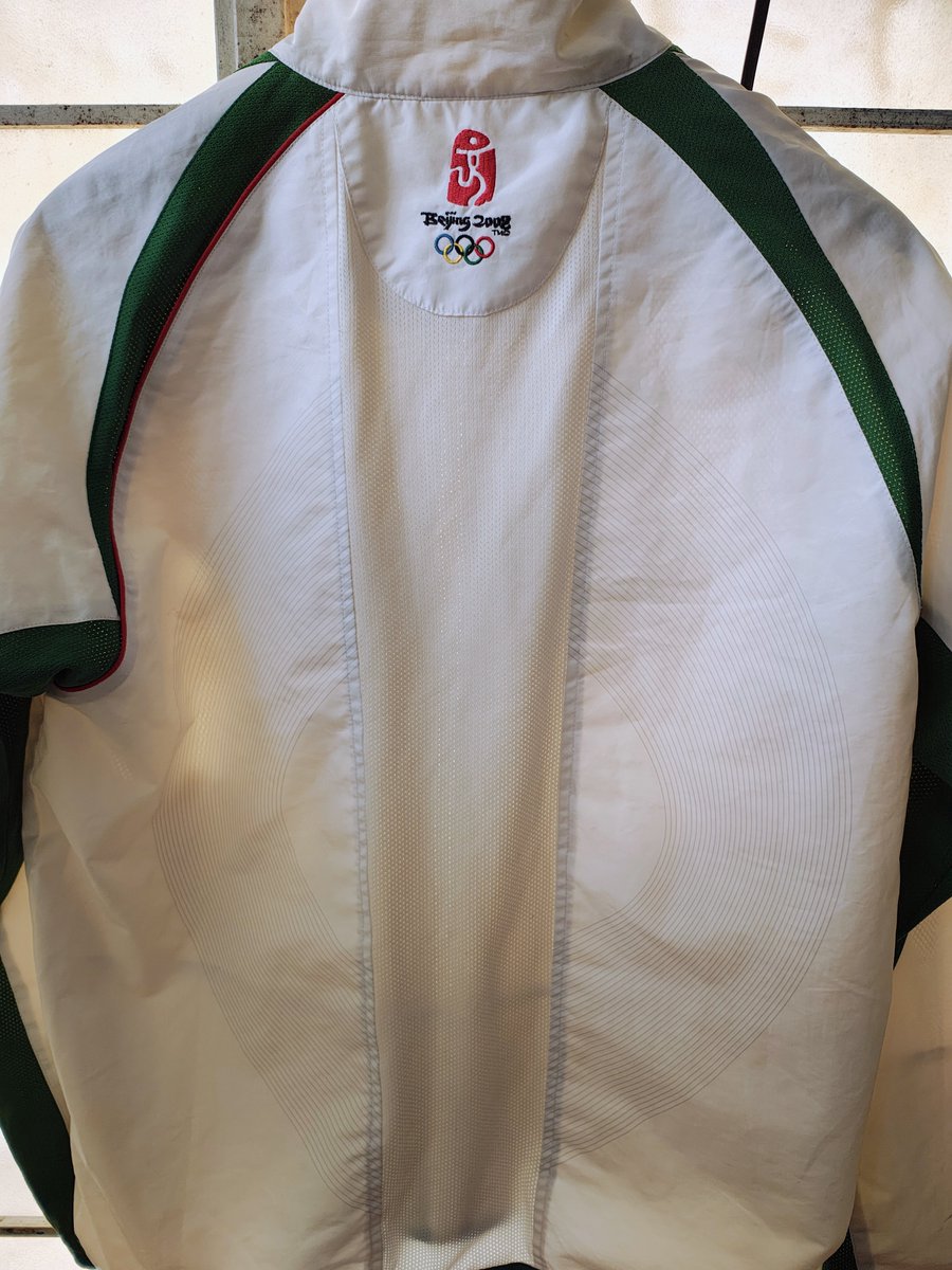 Karincx's tweet photo. @montes__miguel Estos uniformes @newatletica los usó el comité olímpico mexicano en Beijing 2008 https://t.co/zeNkIEuUQH