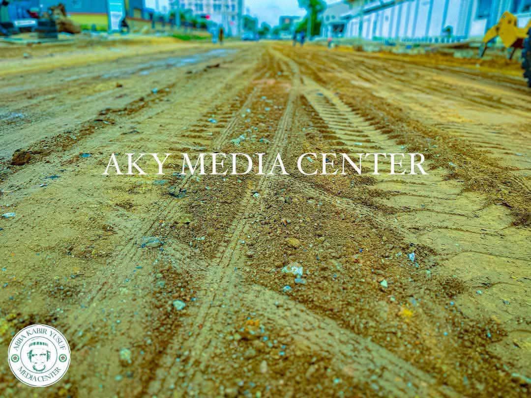 babarh_'s tweet photo. Sulaiman Crescent to Badawa Road is getting attention!

Road formation works are ongoing: ground preparation, grading, watering, and compaction.  

Better access coming soon InshaAllah.

#AbbaIsWorking
#KanoUrbanRenewal https://t.co/tSybkj50Kc